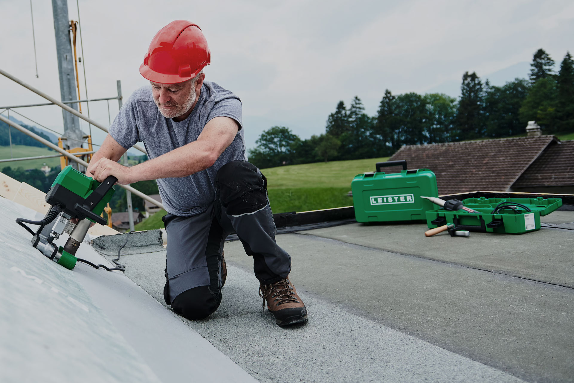 leister-roofing-roller-hero