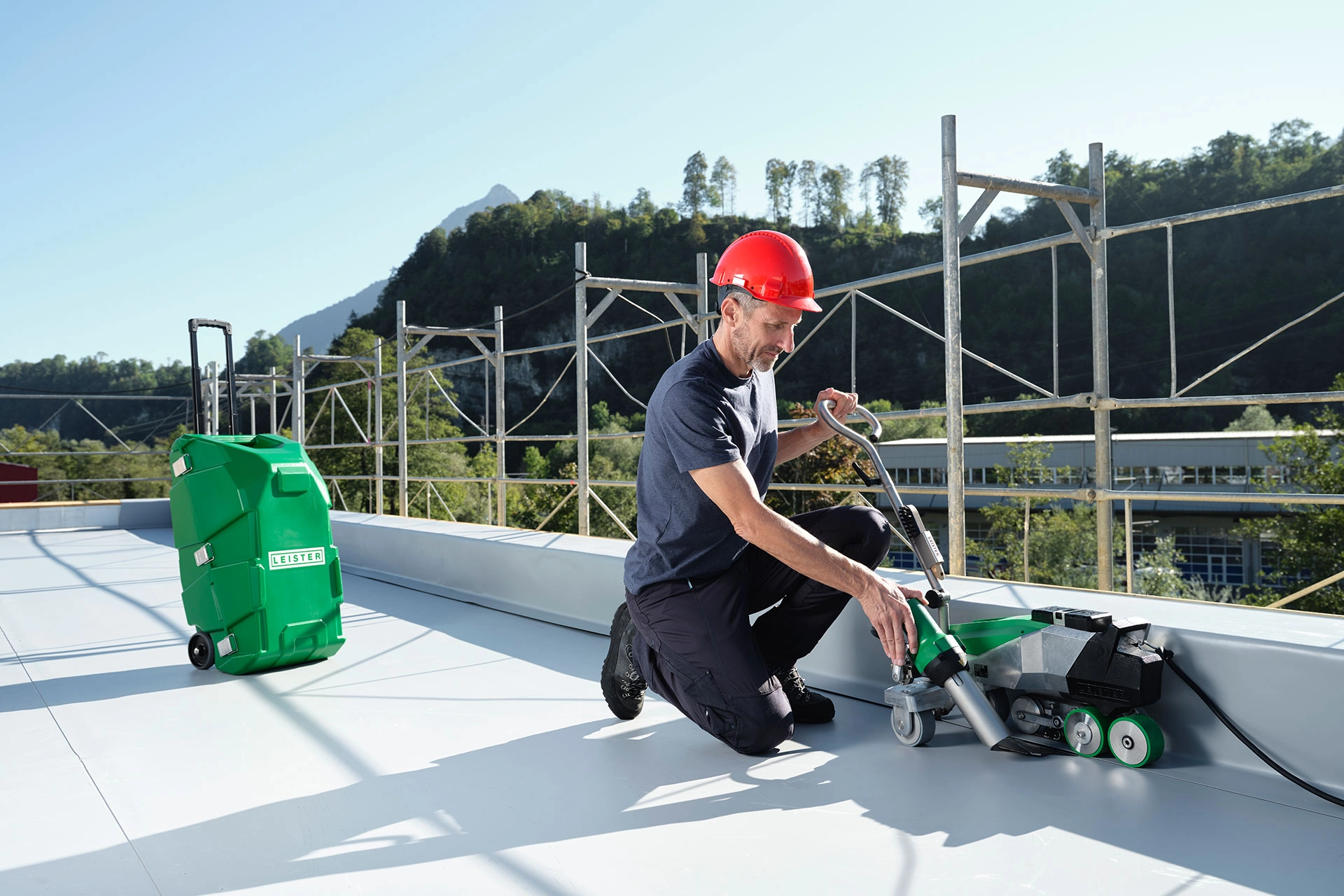leister-redesigned-varimat-roofing-machines-03